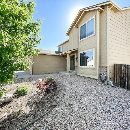 Trailside Getaway - Mins To Ft Carson & Airport Villa